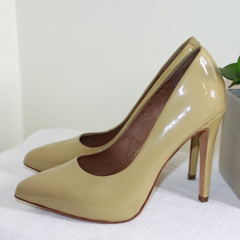 CC Corso Como Del Beige Patent Leather Classic Pumps SIZE 6.5